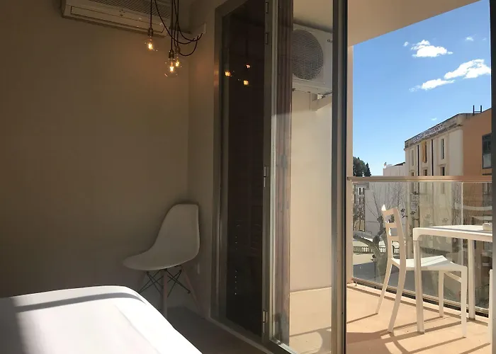 巴塞罗那卡尔德特迪那米克酒店 酒店