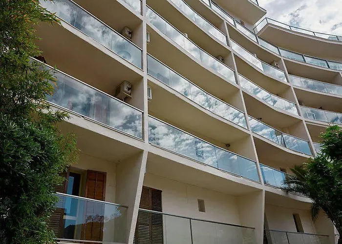 巴塞罗那卡尔德特迪那米克酒店 3*